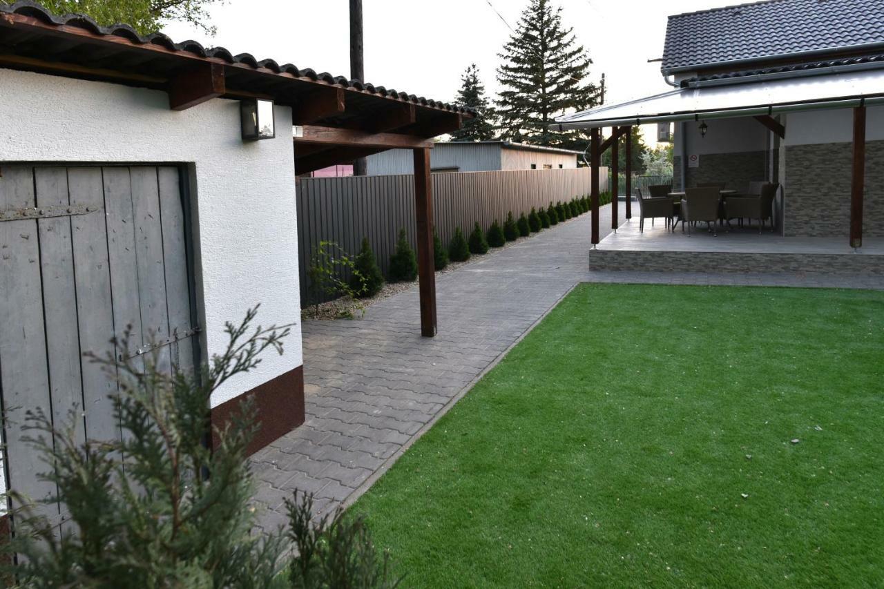 Siraly Apartman Hajdúnánás Exterior foto