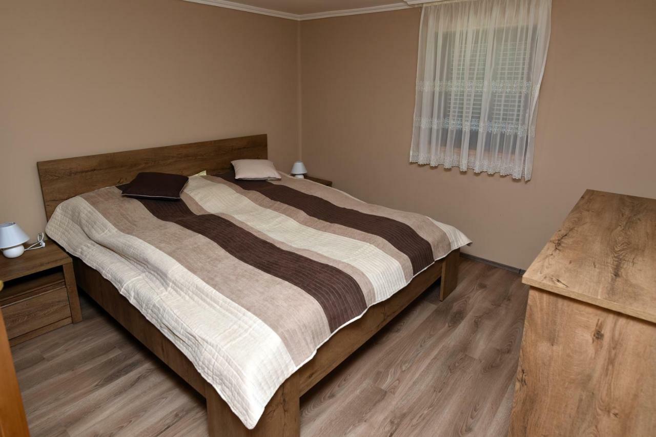 Siraly Apartman Hajdúnánás Exterior foto