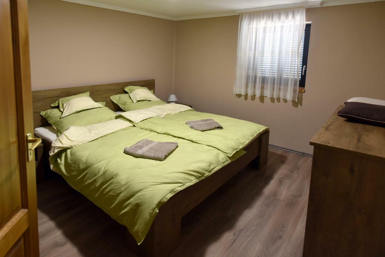 Siraly Apartman Hajdúnánás Exterior foto