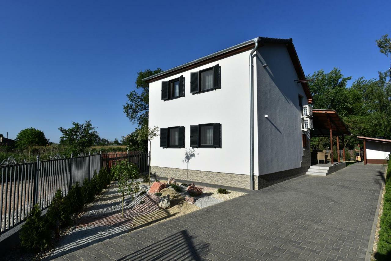 Siraly Apartman Hajdúnánás Exterior foto
